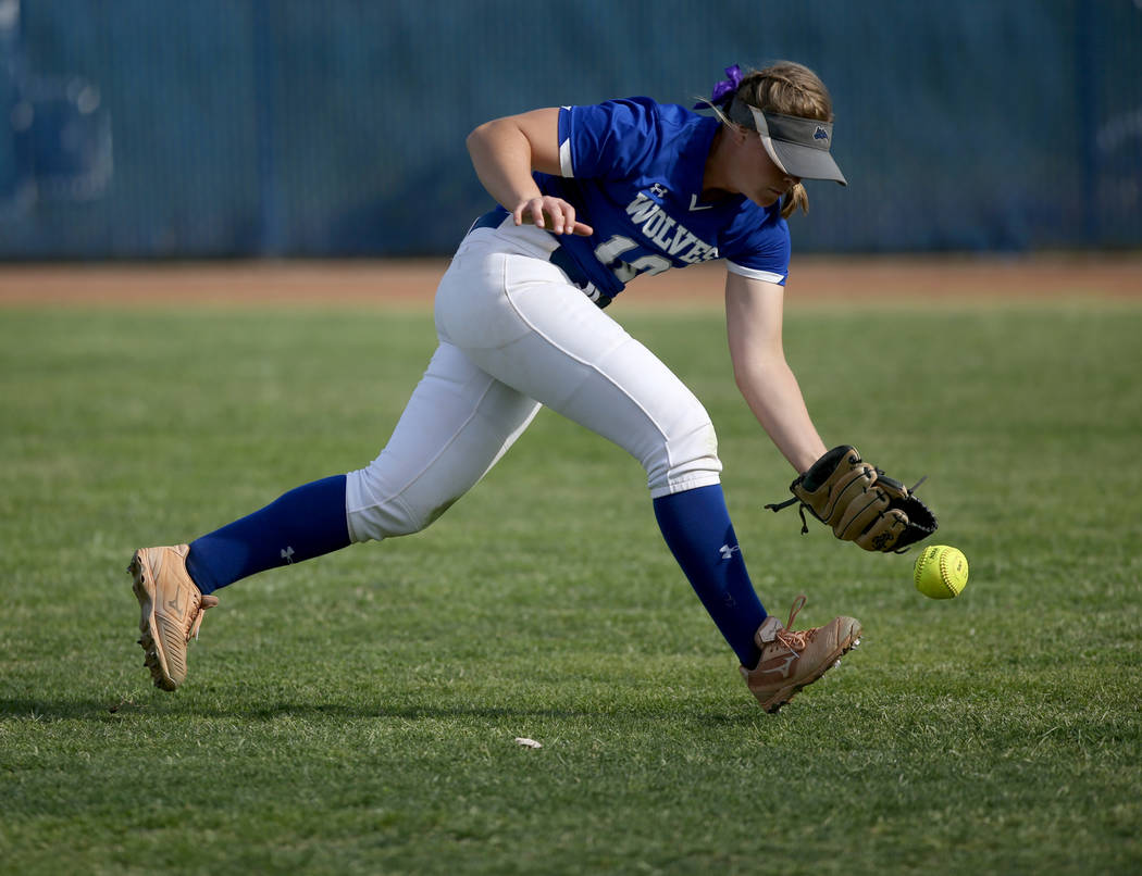 Basic's Jordan Stinett (10) comes up short on a Sierra Vista fly ball in the first inning of th ...