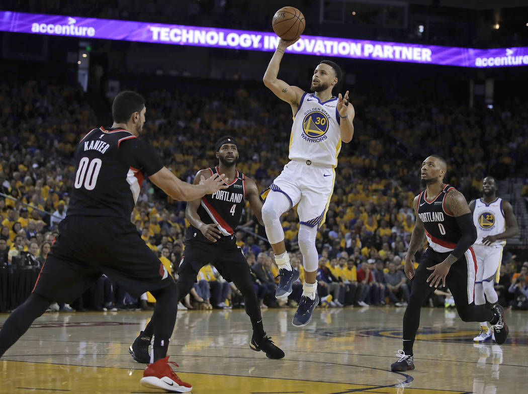 Curry scores 36 Warriors win Game 1 of series vs. Blazers
