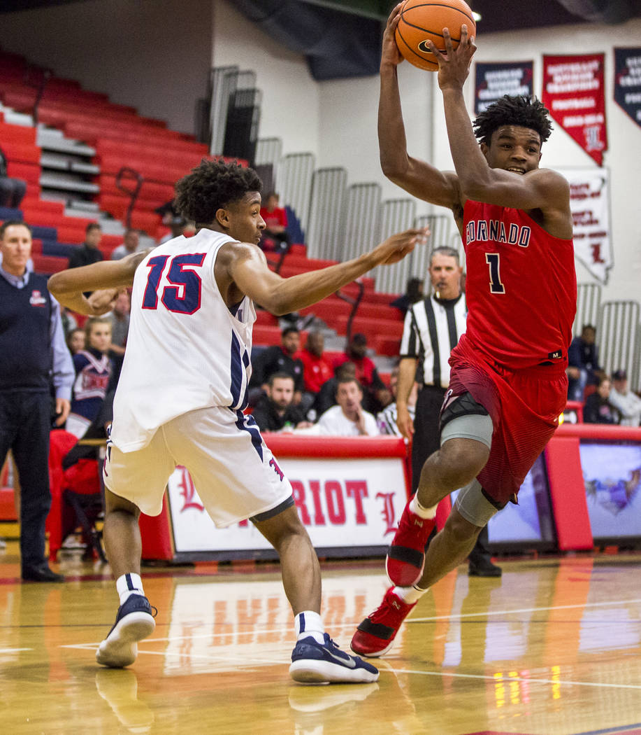 Coronado’s Jaden Hardy (1) dribbles around Liberty’s Cameron Burist (15) at Libe ...