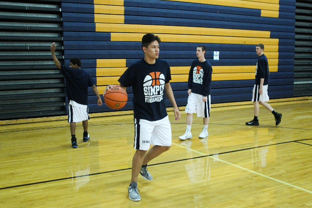 Maka Ellis (32) warms up with his team Simply Fundamental during the Las Vegas Fab 48 at Sie ...