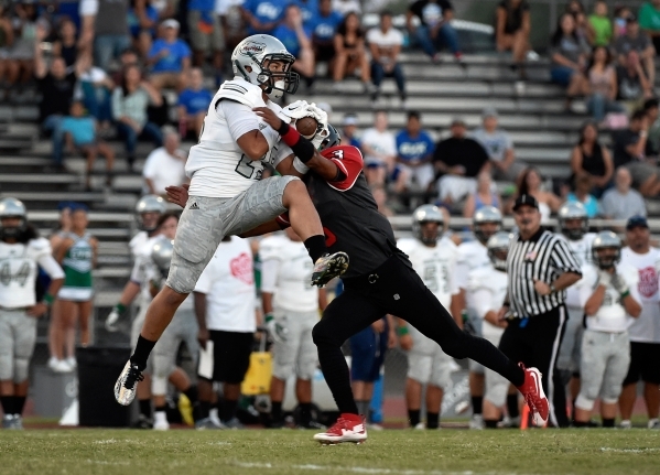 Green Valley‘s Christian Mayberry, left, catches the ball over Las Vegas‘ Zachar ...