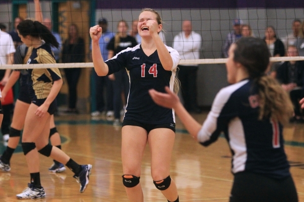 Coronado‘s Cali Thompson, center, and teammates celebrate the winning point in their S ...