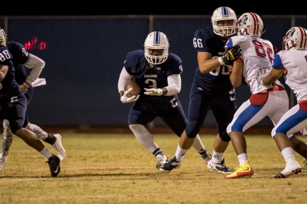 Centennial Bulldogs running back Rhamondre Stevenson (3) runs with the ball against the Libe ...