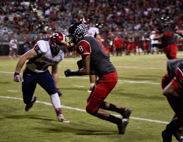 Las Vegas&lsquo; Hanoi Rabago (8) runs the ball in for a touchdown during their prep footbal ...