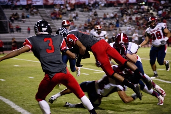 Las Vegas&lsquo; Hanoi Rabago (8) dives for a touchdown during their prep football game at L ...