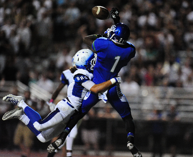 Green Valley Gators wide receiver Marquez Powell (1) is unable to catch a pass as Basic Wolv ...