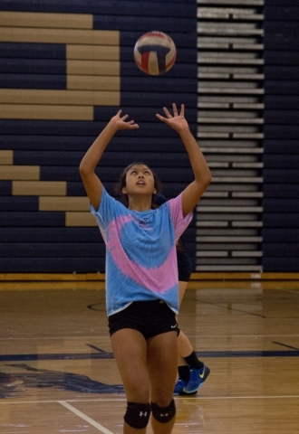 Shadow Ridge girls volleyball player Eadara Files sets ball during practice at Shadow Ridge ...