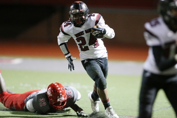 Desert Oasis Ty‘shun McClinton (24) runs the ball against Arbor View in the Sunset Reg ...