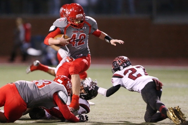 Arbor View‘s Andrew Wagner (42) runs the ball against Desert Oasis in the Sunset Regio ...