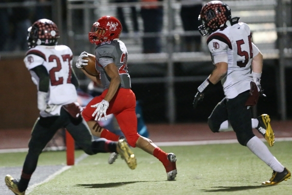 Arbor View‘s Curtis Jones (24) runs the ball for a touchdown against Desert Oasis in t ...