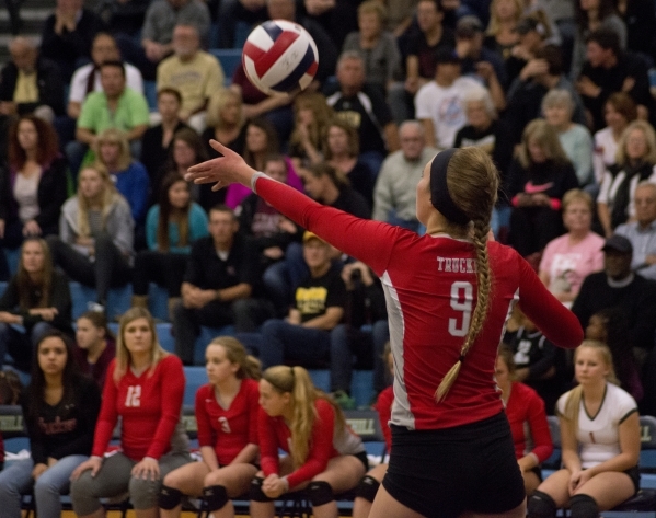Truckee‘s Madison Haley (9) serves during the division I-A state volleyball final matc ...