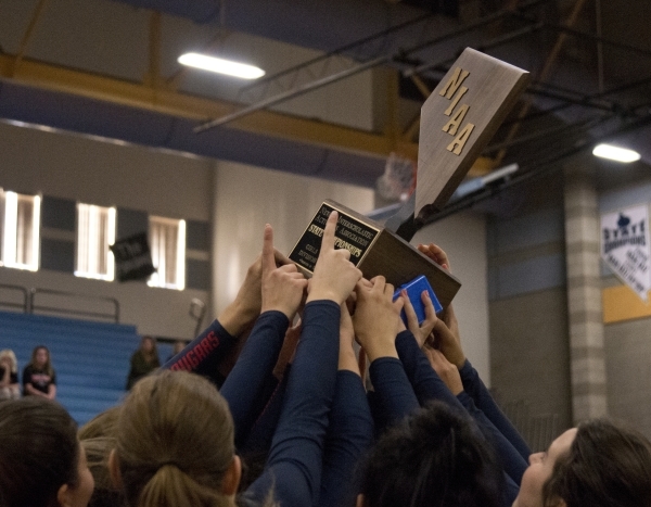 Coronado celebrates after winning the division I state volleyball final match between Corona ...