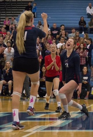 Coronado celebrates a point during the division I state volleyball final match between Coron ...