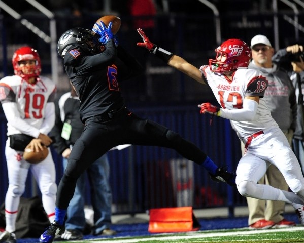 Bishop Gorman wide receiver Austin Arnold catches a pass for a first down in front of Arbor ...