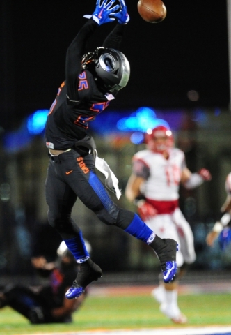 Bishop Gorman wide receiver Tyjon Lindsey (25) is unable to catch a pass against Arbor View ...