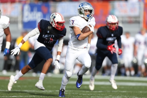 Bishop Gorman‘s Biaggio Ali Walsh (7) runs the ball for a touchdown against Liberty in ...