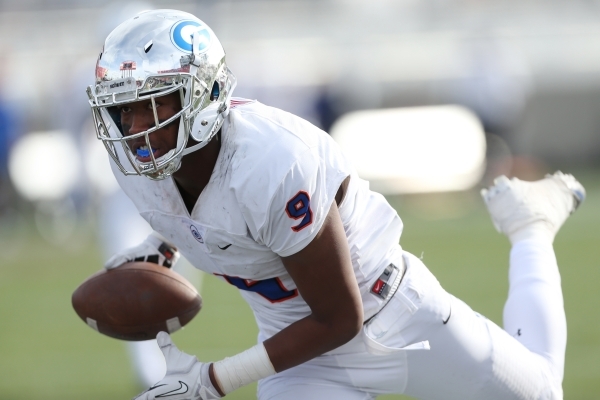 Bishop Gorman‘s Brevin Jordan (9) makes a catch for a touchdown against Liberty in the ...