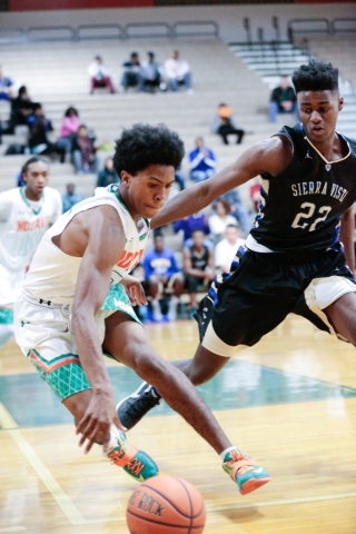 Mojave senior Lamaja Cunningham (30), left, makes a move while Sierra Vista junior Lerone Gi ...