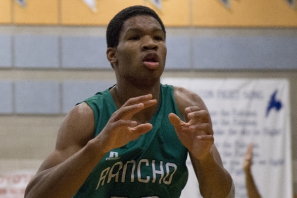Rancho‘s Lamont Traylor (33) prepares for a pass during their game at Foothill High Sc ...