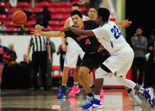 Bishop Gorman guard Christian Popoola passes in front of Findlay Prep guard Skylar Mays (4) ...
