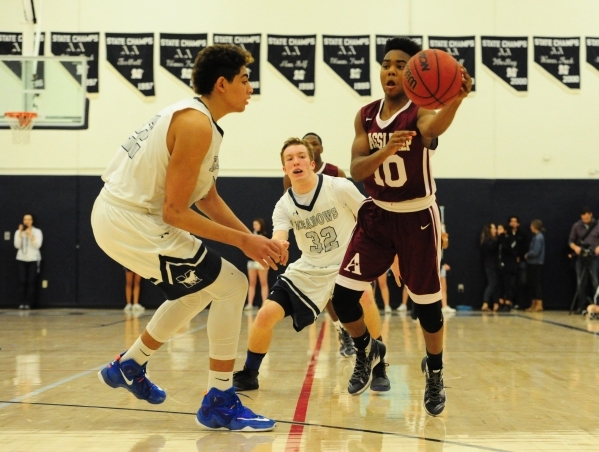 Agassi Prep guard Akeemis Williams (10) passes in front of The Meadows center Max Hisatake ( ...