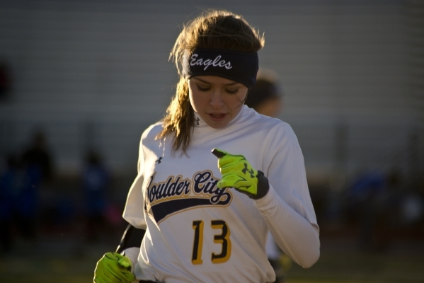Boulder City‘­s Paige Buettner (13) warms up before their game against Desert Pines a ...
