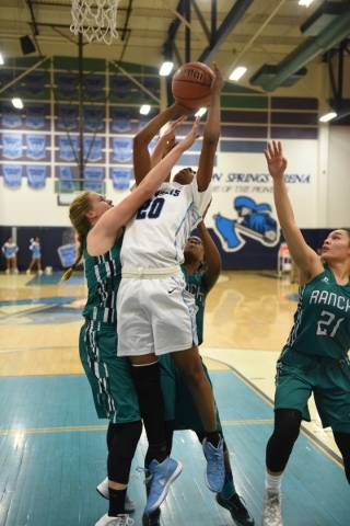 Canyon Springs Alexia Thrower (20) goes up for a shot against Rancho‘s Samantha Pochop ...