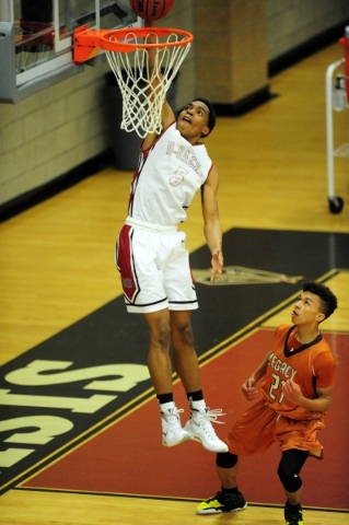 Desert Oasis forward Aamondae Coleman (5) dunks in front of Legacy guard Marquise Alexander ...