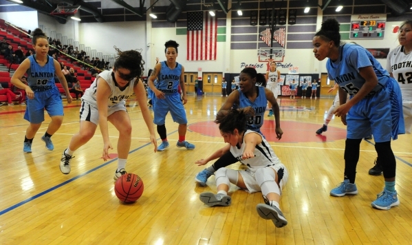 Foothill guard Bri Rosales, left, picks up a loose ball in front of guard Amanda Carducci (1 ...