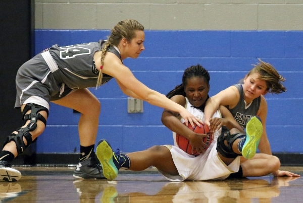 Spring ValleyÂ´s Kalynn Lesley, center, struggles for possession of the ball with Faith Lu ...