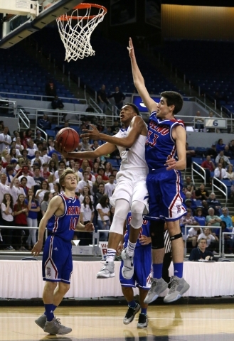 Bishop Gorman‘s Chuck O‘Bannon past Reno defender Michael Heydon during the NIAA ...