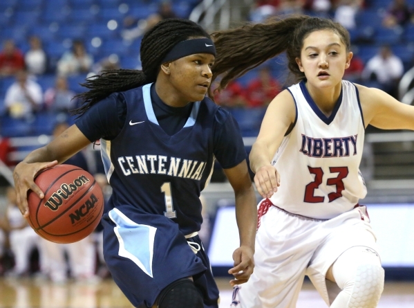 Liberty defender Alexis Tomassi pursues Centennial‘s Pam Wilmore during the NIAA Divis ...