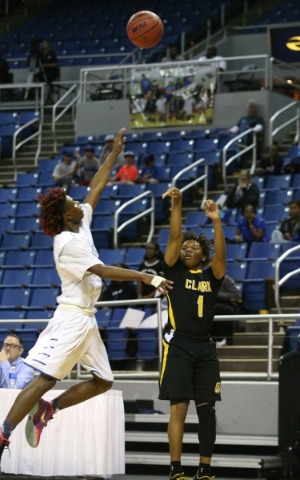 Clark‘s Keyshaun Webb shoots over Desert Pines defender Curtis Henderson during the NI ...