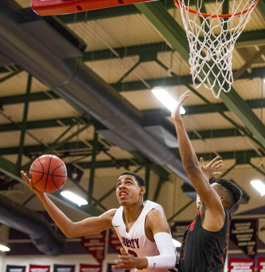 Liberty’s Julian Strawther (0) goes up for a shot while Las Vegas’ Zach Matlock ...