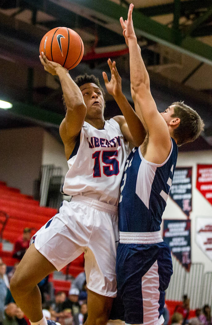 Liberty’s Cameron Burist (15) tries to shoot around the defense of Foothill’s Dy ...