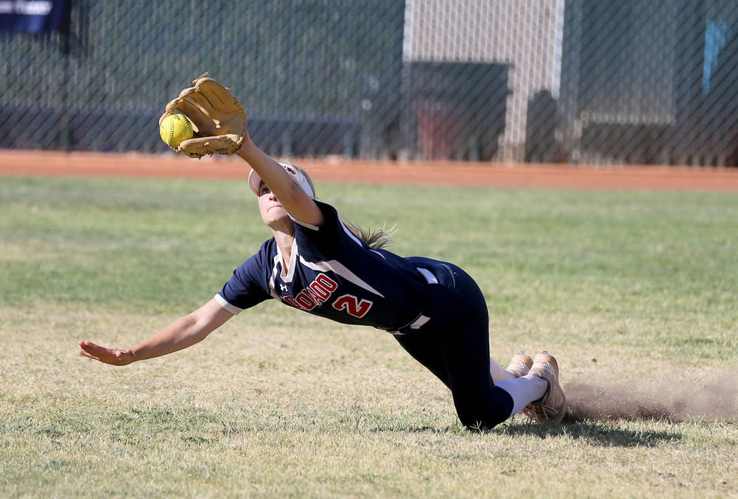 Coronado Veronica Jarchow (2) comes up short on a fly ball in the third inning of a softball ...