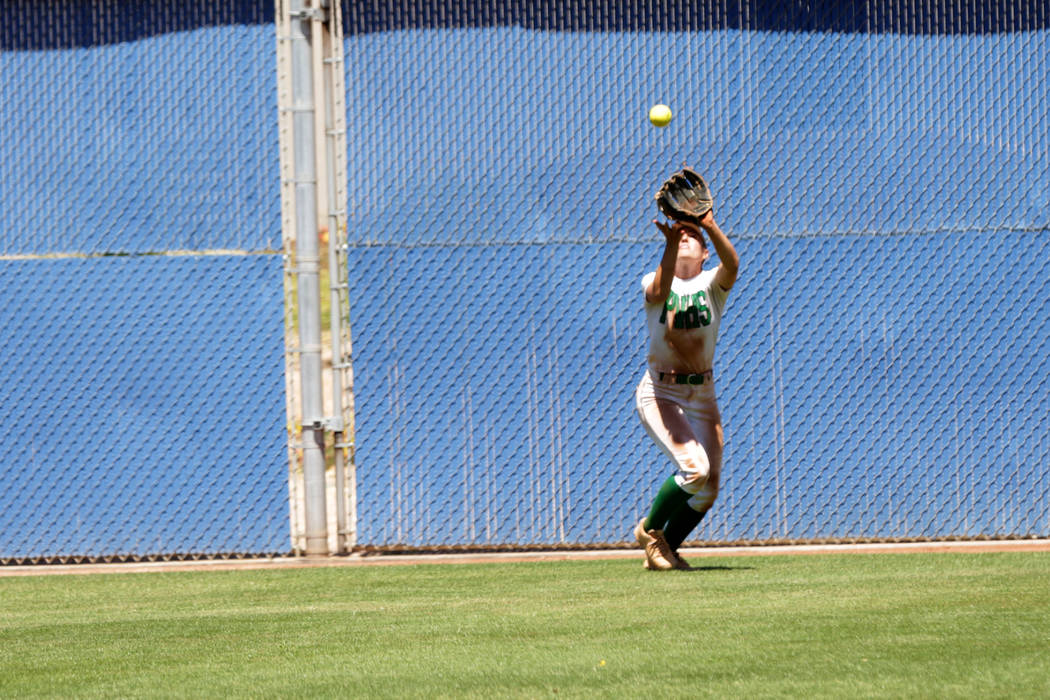 Palo Verde outfielder Makall Whetten (1) grabs a fly ball hit by Shadow Ridge Mustang, Raely ...