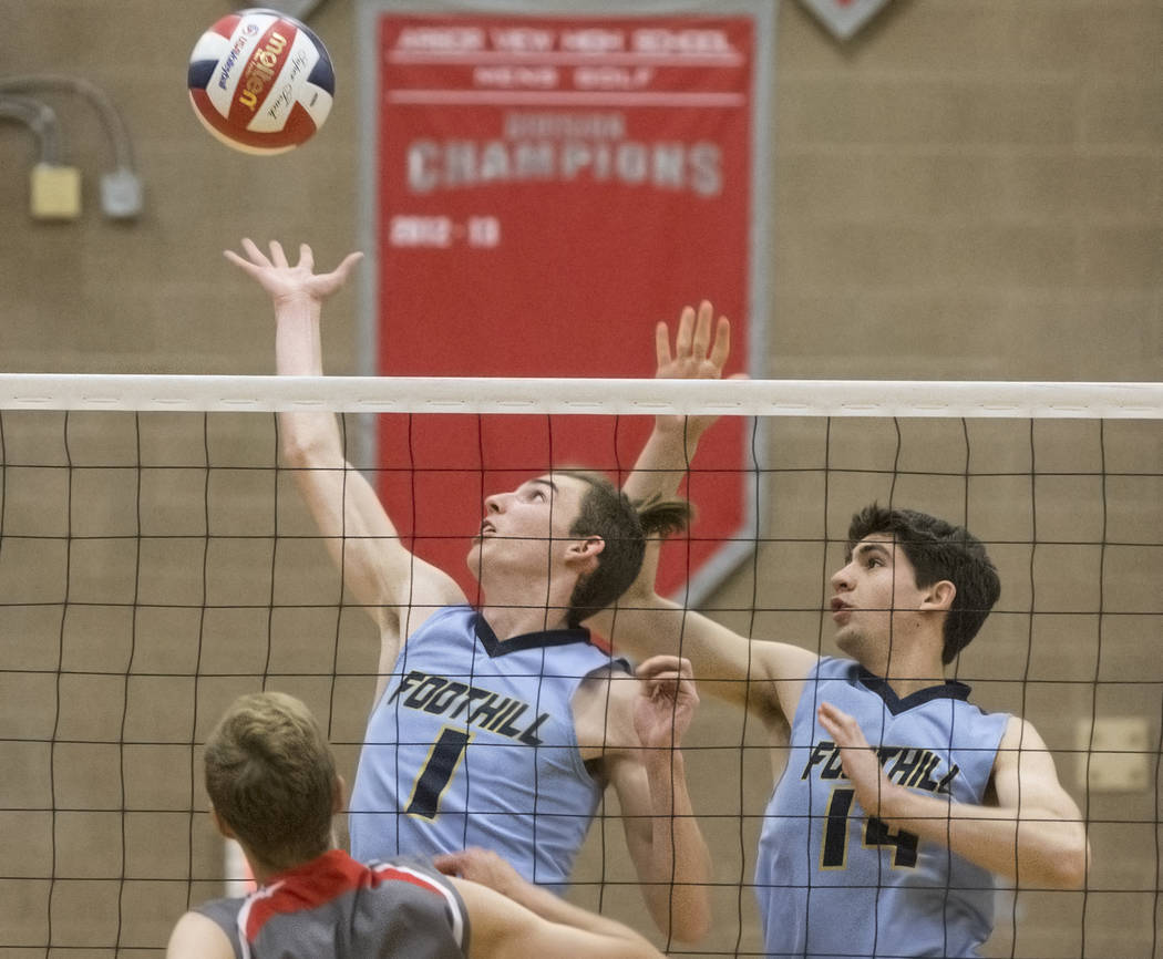 Foothill’s Dylan Meuller (1) and Truss Erb (14) try to block a kill during the class 4 ...