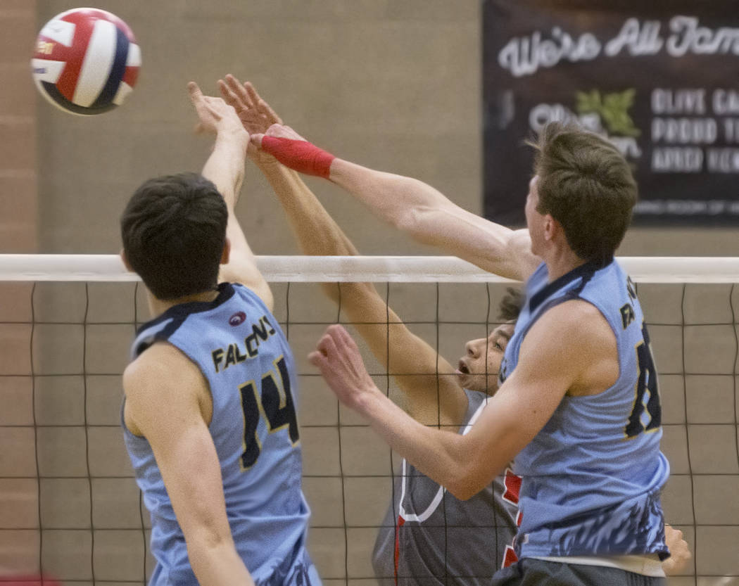 Arbor View senior Keandre Suares (7) makes a kill past Foothill’s Truss Erb (14) and T ...