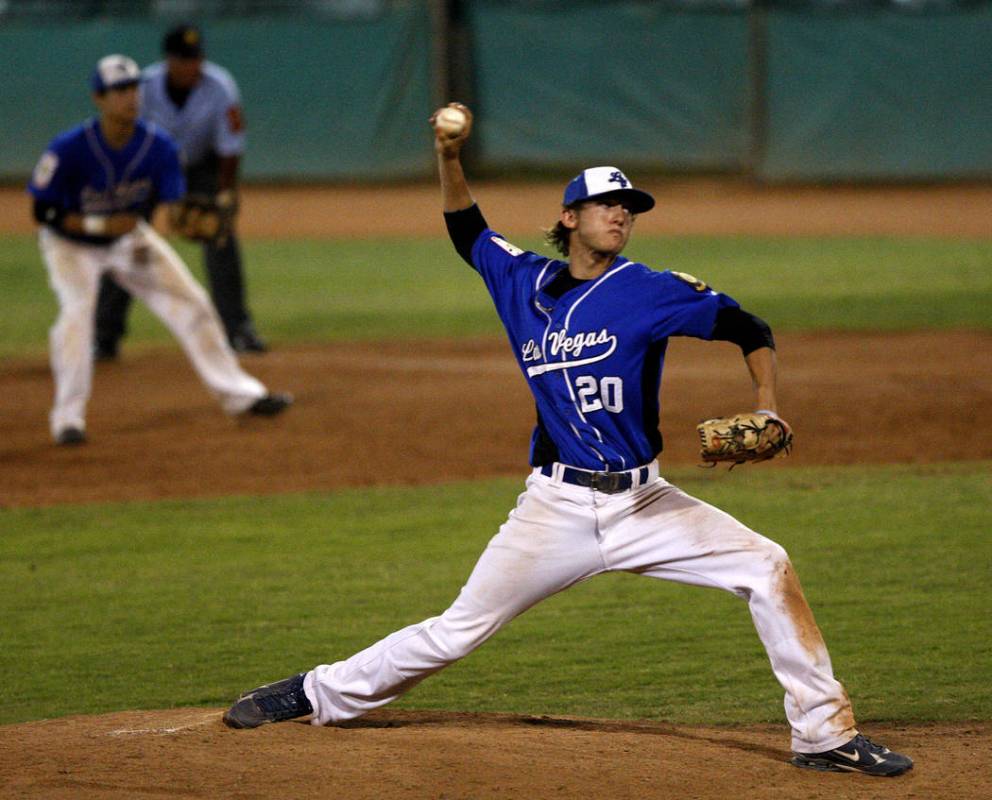Sierra Vista High School baseball player Jake Hager (20) pitches against Bishop Gorman durin ...