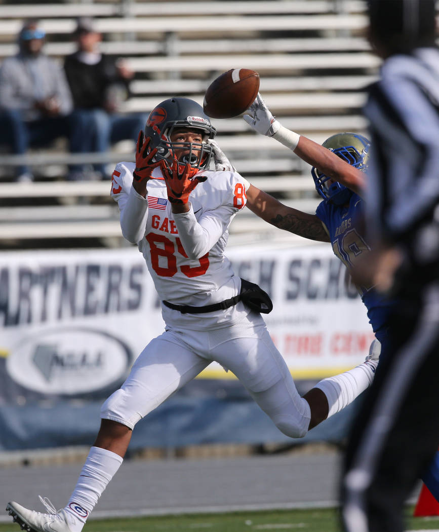 Bishop Gorman’s Rome Odunze tries to make a catch under pressure from Reed’s G ...