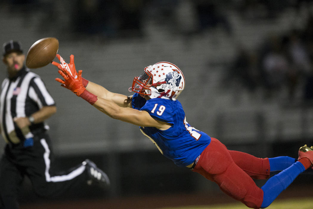 Liberty’s David Elder (19) is short for a catch against Foothill in their football gam ...