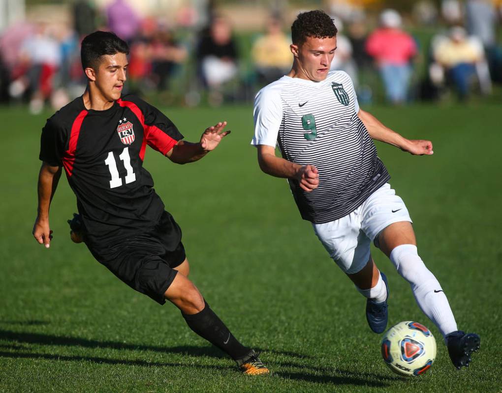 Palo Verde’s Michael Vogel moves the ball past Las Vegas’ Rigo Carrasco (11) dur ...