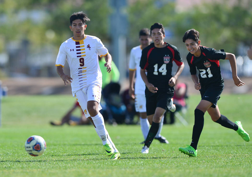 Eldorado High School’s Jose Torres (9) dribbles the ball in the second half of the 3A ...