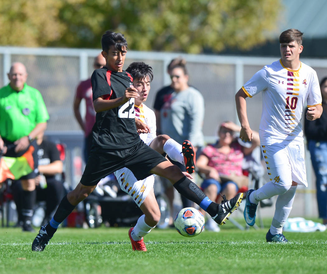 Las Vegas High School’s Julian Hernandez (22) passes the ball in front of Eldorado Hig ...