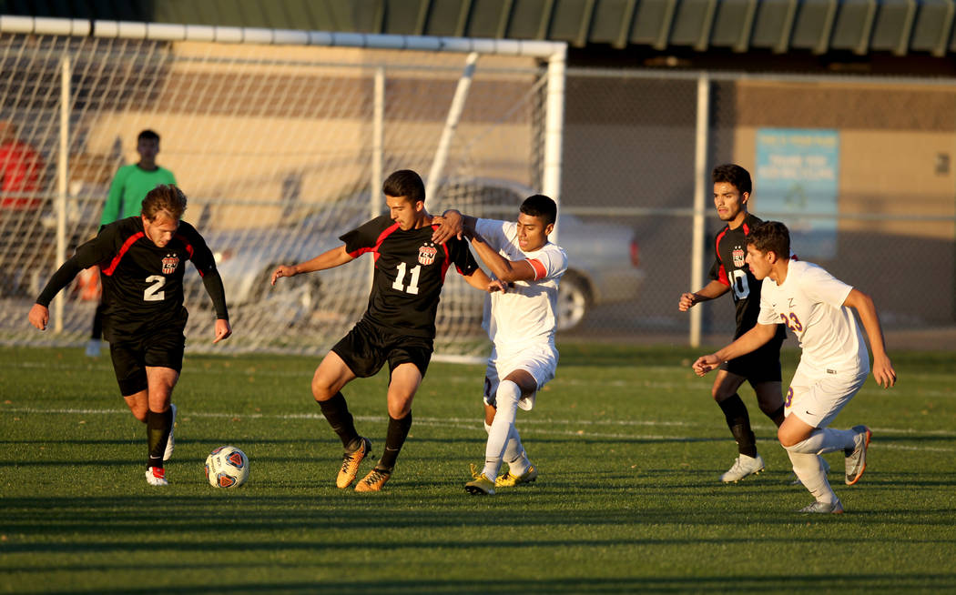 Las Vegas’ Drew Bowden (2) and Rigo Carrasco (11) move the ball in front of Durango&#8 ...