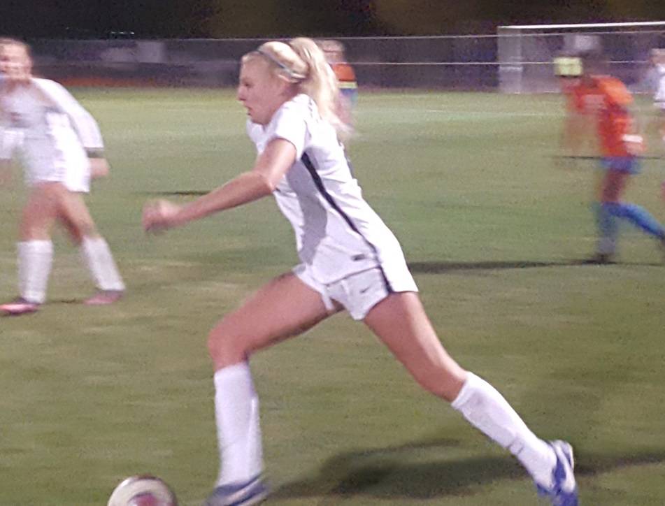 Palo Verde’s Carlee Giammona races up field during the second half of the Class 4A sta ...