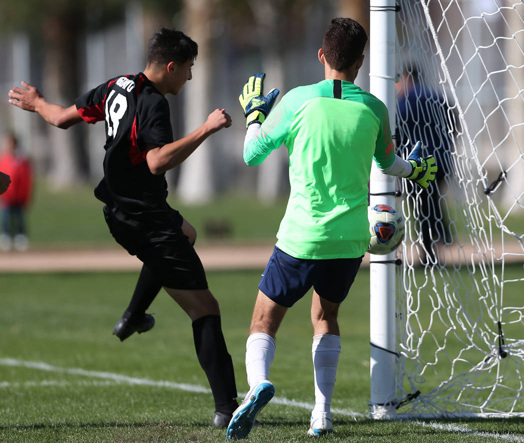 Las Vegas’ Sergio Aguayo (18) connects with the ball with his head for a score during ...