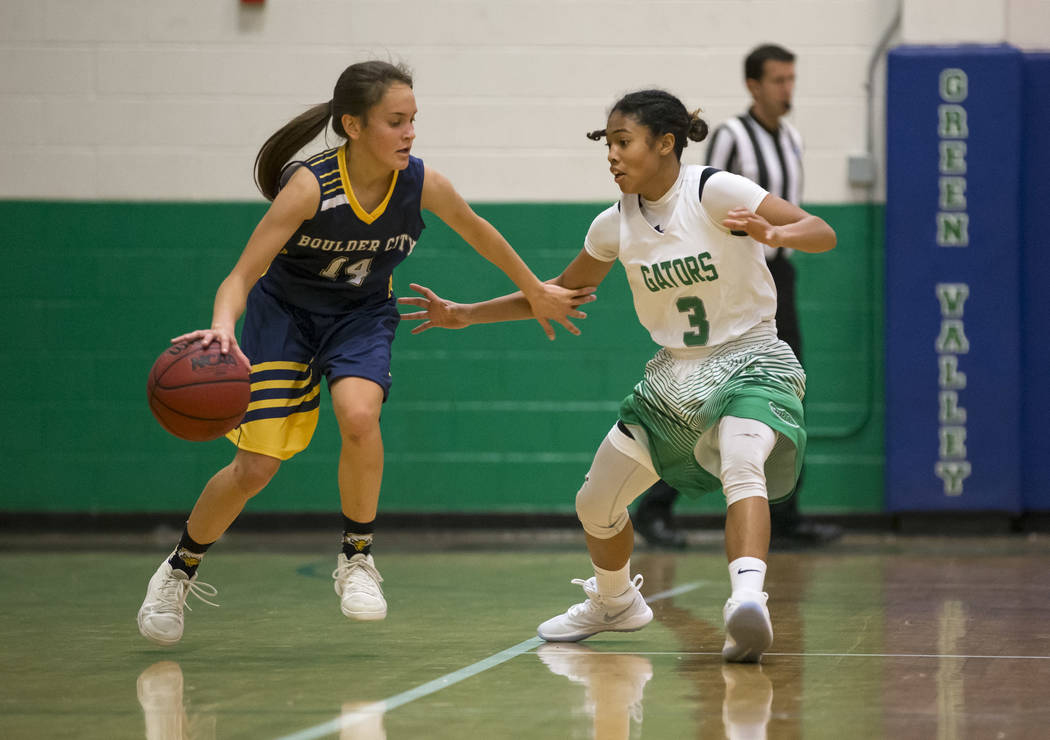 Boulder City’s Samantha Bahde (4) dribbles the ball as Green Valley’s Amore Espi ...