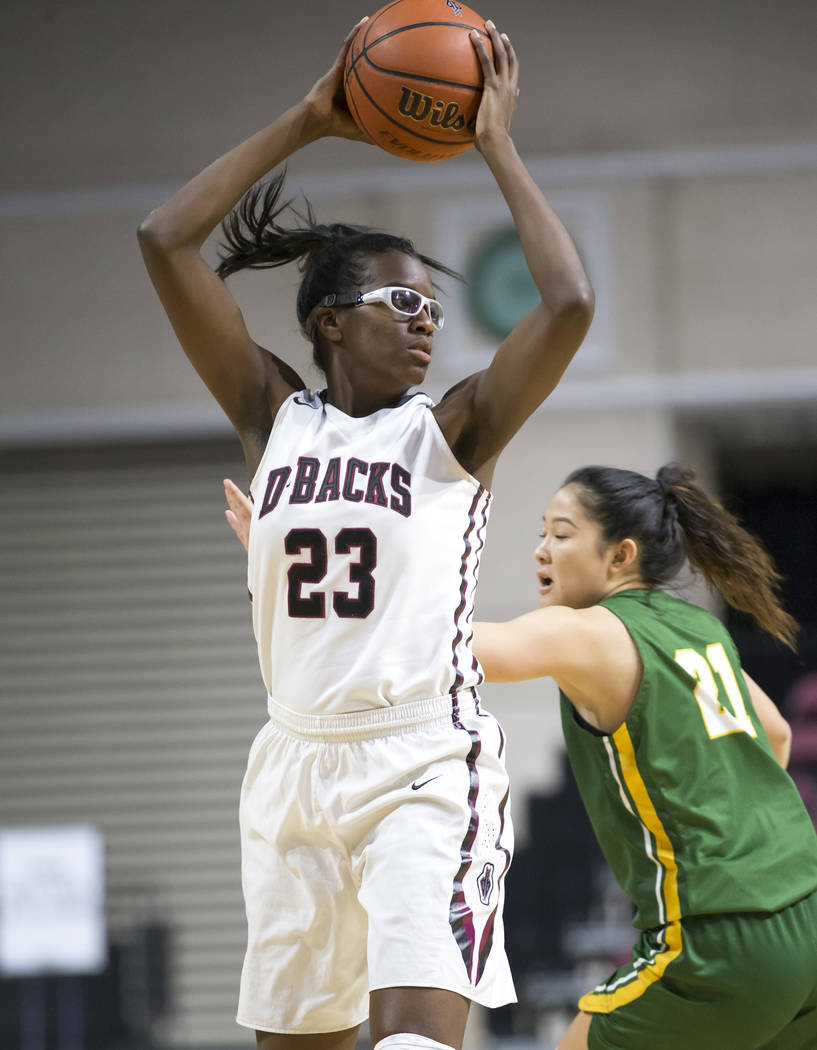 Desert Oasis’ Desi-rae Young (23) looks to pass against Brea Olinda’s Rilee Pric ...